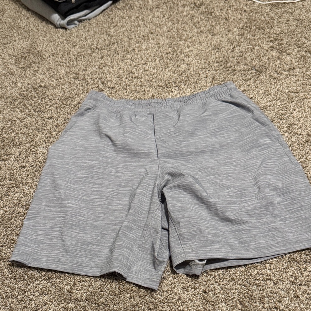 Lululemon Athletica men’s pace breaker lined short